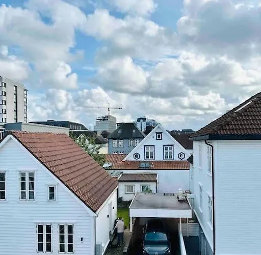 Apartment Utsikt, Sentralt Og Romslig!