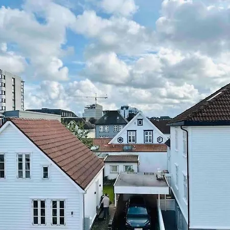 Apartment Utsikt, Sentralt Og Romslig!